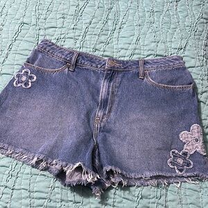Hollister sz 9 w29 NWOT Denim Blue Women's Shorts with Floral denim patches
